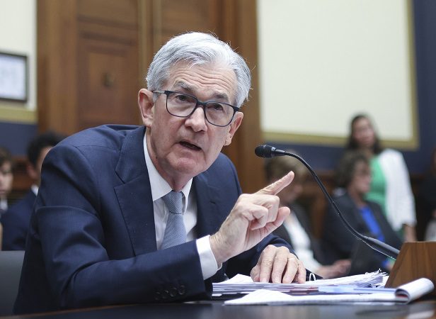 Powell no da garantías de domar inflación