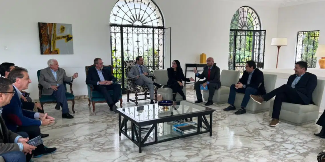 Story reunido con la Plataforma