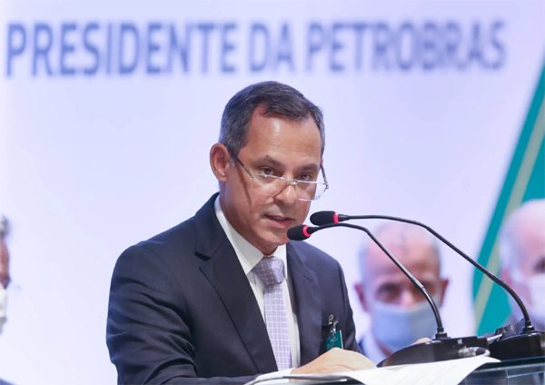 Renuncia presidente de Petrobras