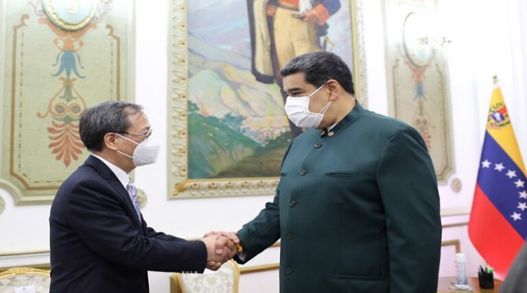 Embajador chino visita a Maduro