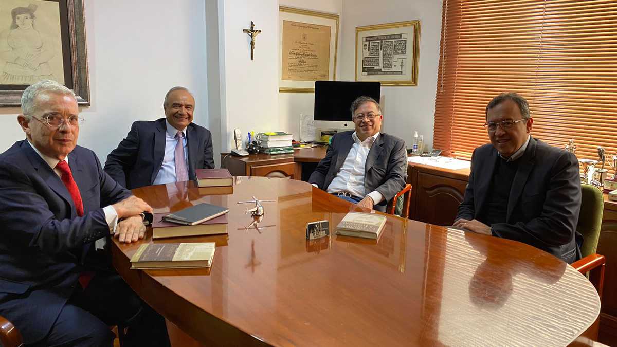 Petro-Uribe reunidos