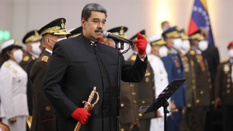 Maduro exige lealtad en ascensos