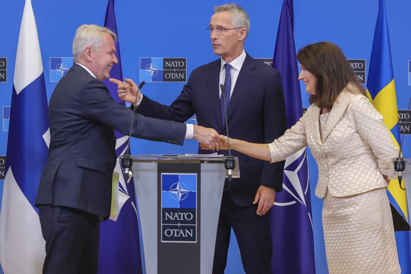 OTAN firma protocolos