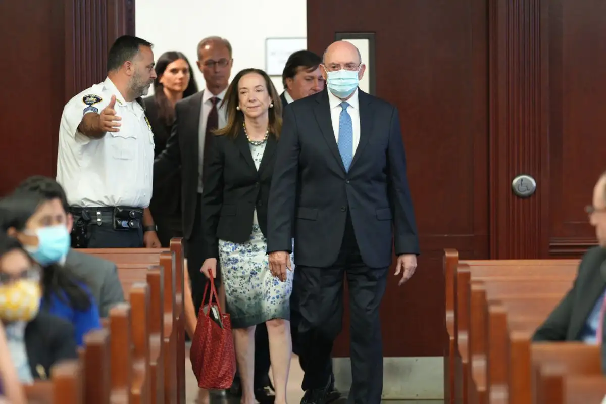 Ejecutivo de Trump se declara culpable