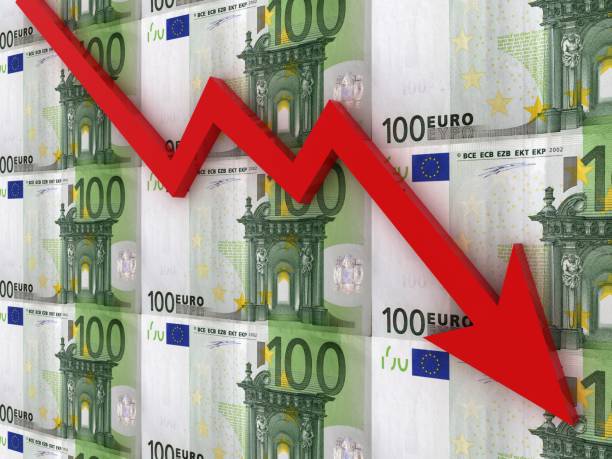 Euro por debajo del dólar