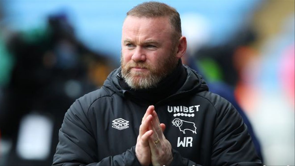 Rooney carga contra Mbappe