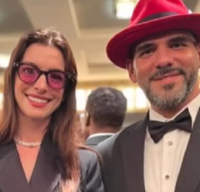 Hathaway enamorada del cuatro venezolano