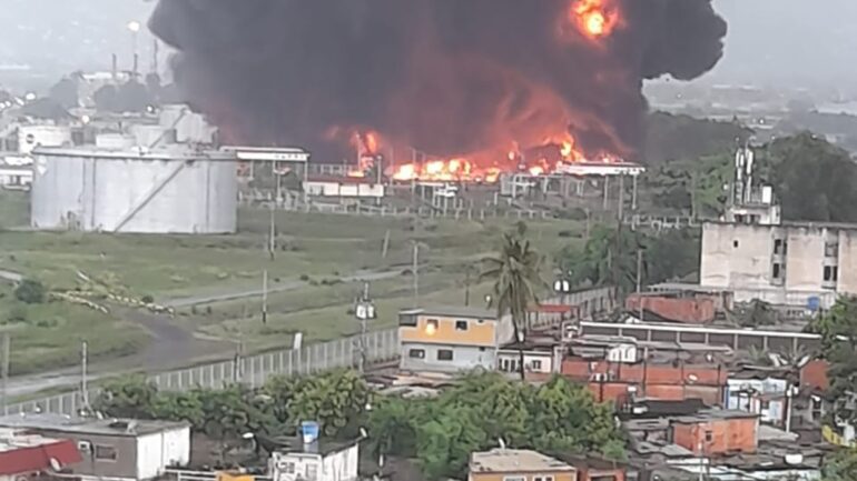 Incendio en refinería en Puerto La Cruz