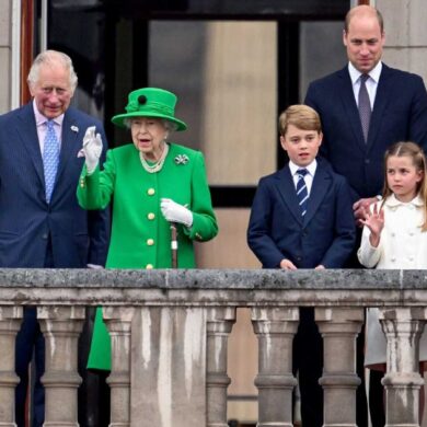 Sobre héroes, tumbas y otros enredos monárquicos