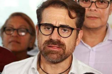 Lacava firme con Maduro