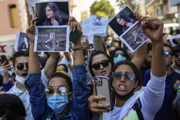 Van 50 muertos por protestas en Irán