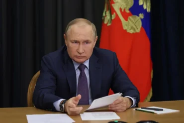 Putin firma anexión