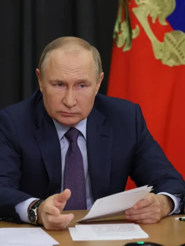 Putin firma anexión