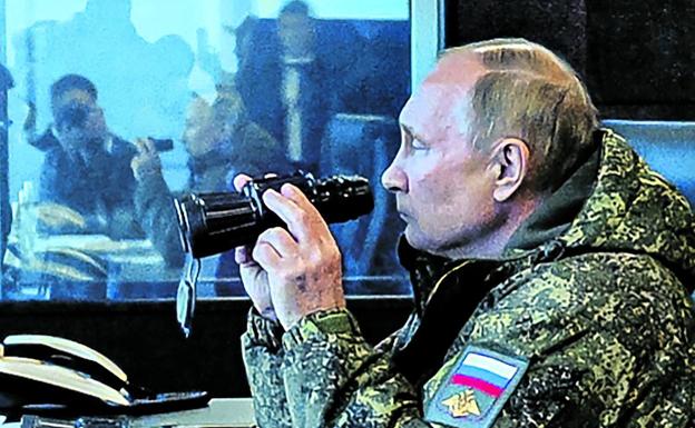 Putin supervisa maniobras