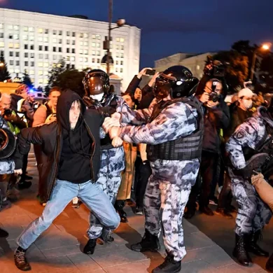 Mil detenidos por protestar en Rusia