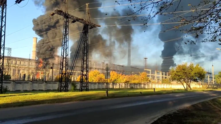 Rusia bombardea centrales eléctricas