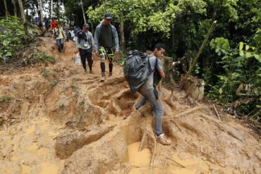 Disminuye flujo por el Dalrién