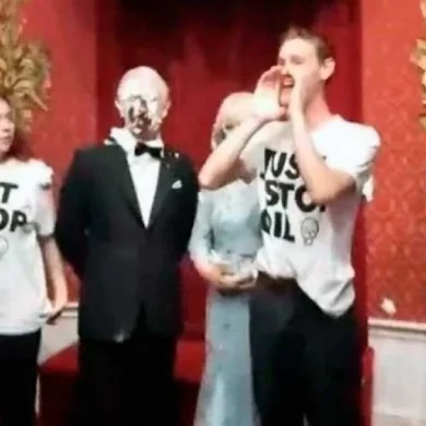 Atacan figura de cera