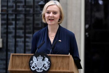 Liz Truss renuncia a su cargo
