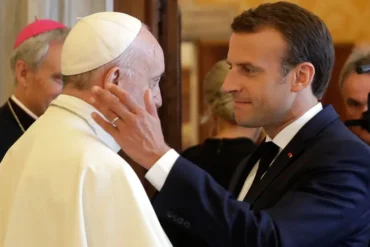 Macron pide al Papa interceder por la guerra