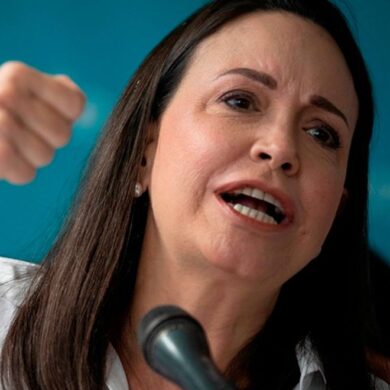 María Corina pide neutralidad a EEUU