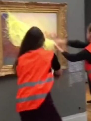 Atacan cuadro de Monet