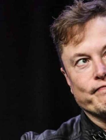 Elon Musk vapuleado por su plan de paz