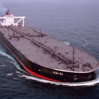 Acusan a cuatro personas por contrabando petrolero