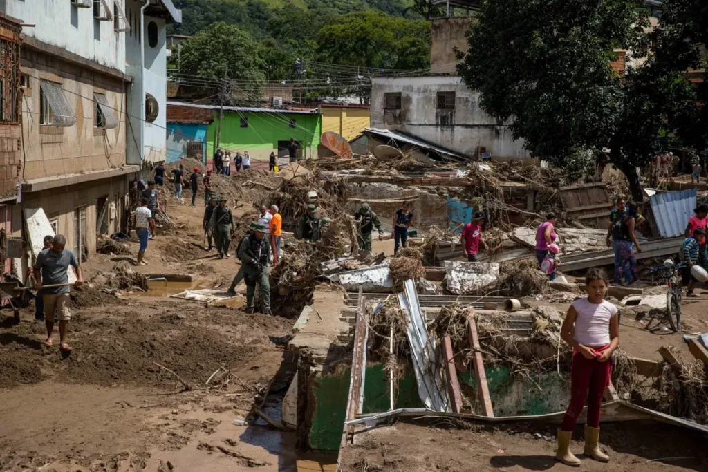 CAF ayuda a reconstruir Tejerías