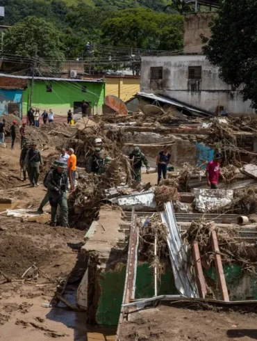 CAF ayuda a reconstruir Tejerías