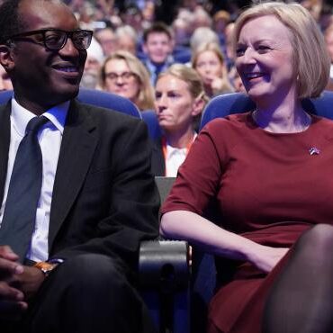 Truss se echa para atrás en su plan