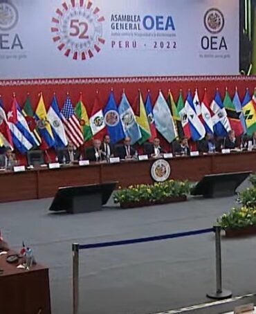 Zelenski invoca a Bolívar y a San Martín