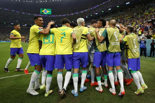 Brasil gana a Serbia 2-0