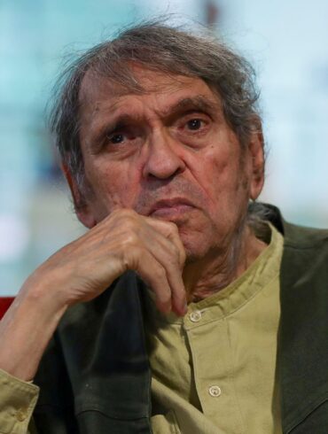 Rafael Cadenas gana premio Cervantes