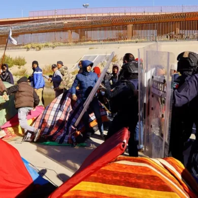 Desalojan venezolanos de campamento