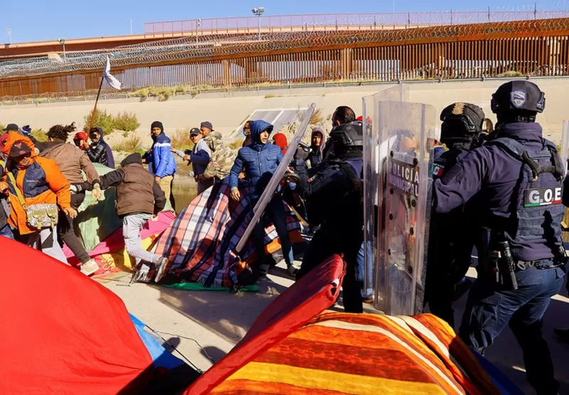 Desalojan venezolanos de campamento