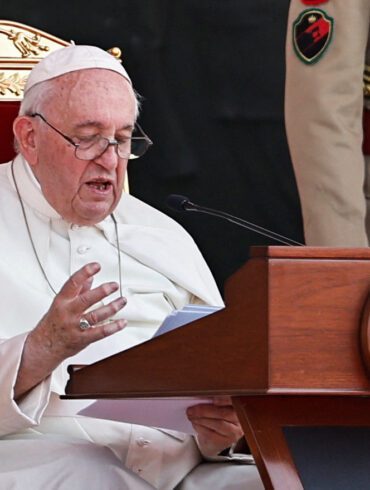 El papa pide poner fin a la guerra