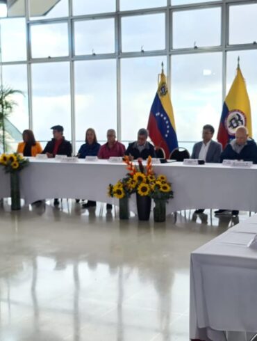 Reunión ELN y Colombia en el Humboldt