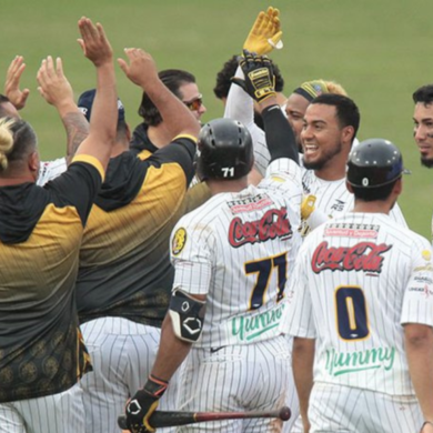 Leones derrotan a Navegantes 9-5