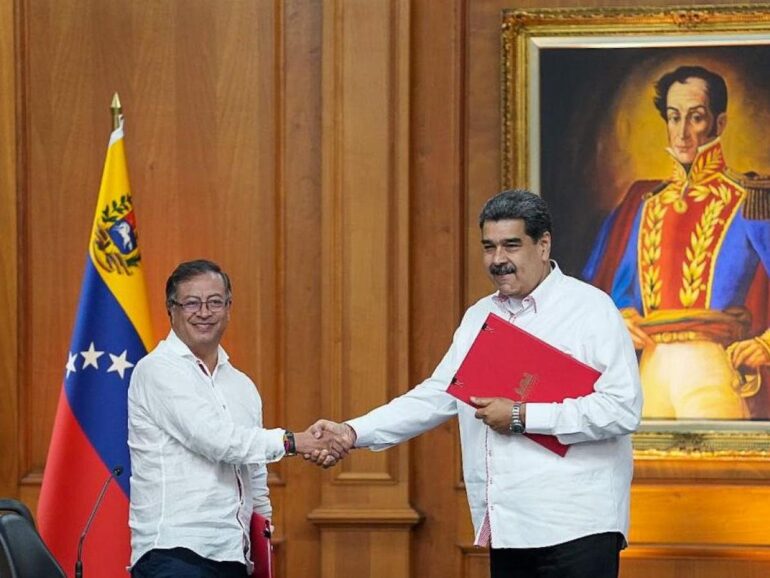 Regresan a Venezuela diplomáticos colombianos