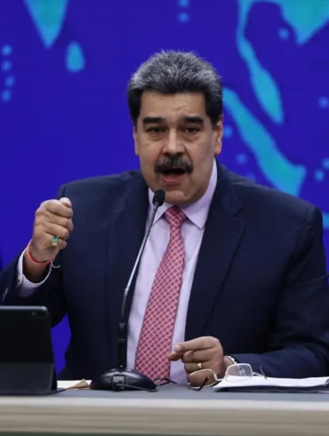 Maduro la emprendió contra la Plataforma