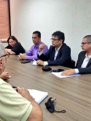 Nicmer Evans reunido con la Plataforma