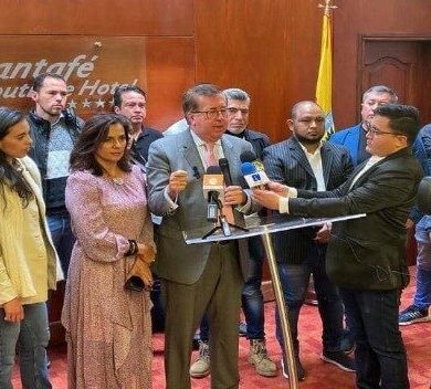 Pérez Vivas se lanza desde Bogotá