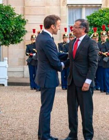 Petro y Macron reunidos