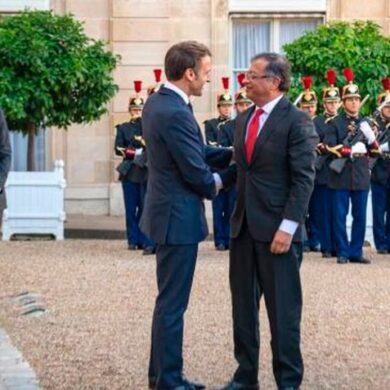 Petro y Macron reunidos