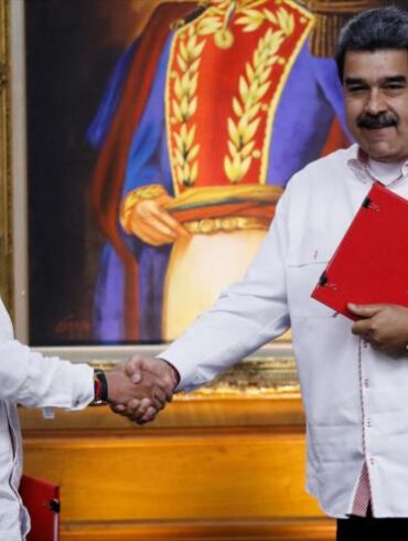 Petro facilitará diálogo en Venezuela