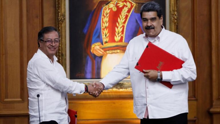 Petro facilitará diálogo en Venezuela