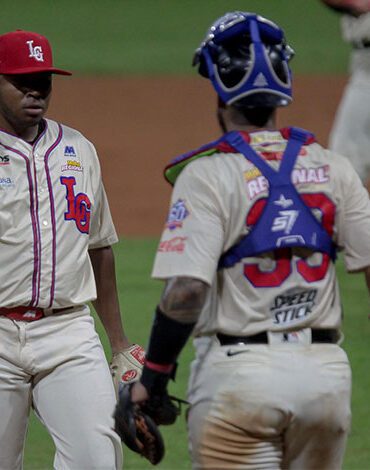 Tiburones quita invicto al Caracas