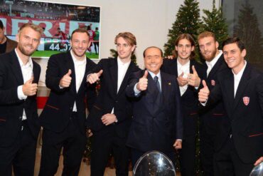 Berlusconi regalará un bus lleno de prostitutas