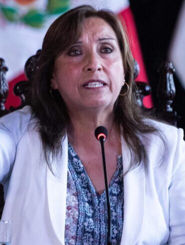 Apueban adelantar elecciones en Perú